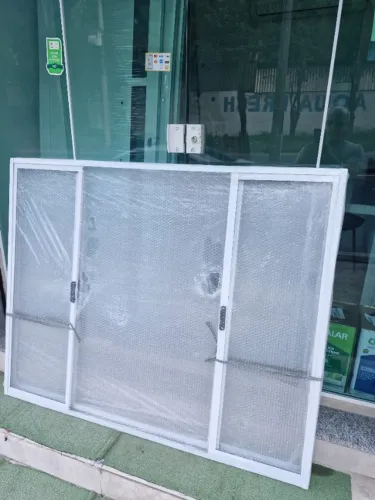 Janela de alumínio branco 