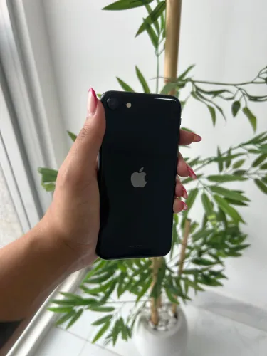 iPhone SE 128gb semi novo 
