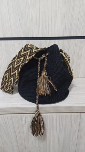 Bolsa Wayuu de ombro com alça colorida