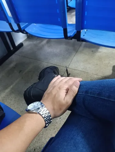 Correção de texto, revisão de trabalhos e currículos. 