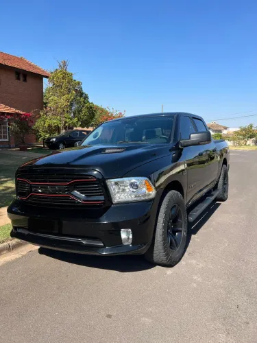 Ram Classic Laramie Night Edition 5.7 V8 16V Gasolina 4X4 Aut. 2022