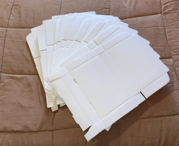 52 Caixas de Papelão Montáveis 25x17x4 + Plástico-Bolha