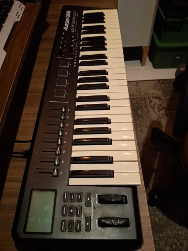 Controlador Midi Alesis QX49