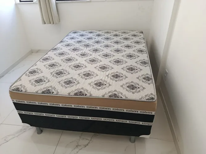 Cama casal semi nova