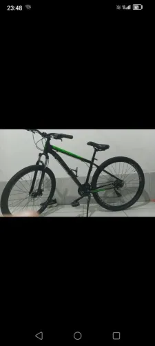 Vendo uma bike zero cor verde com preta