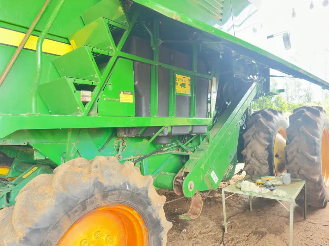 Colheitadeira jonh deere 1570