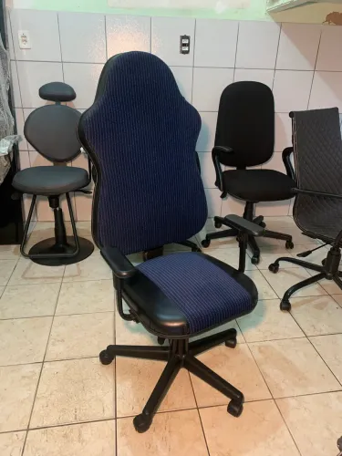 Cadeira reformada de presidente 