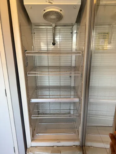 Freezer congelador expositor porta de vidro 600l refrimate