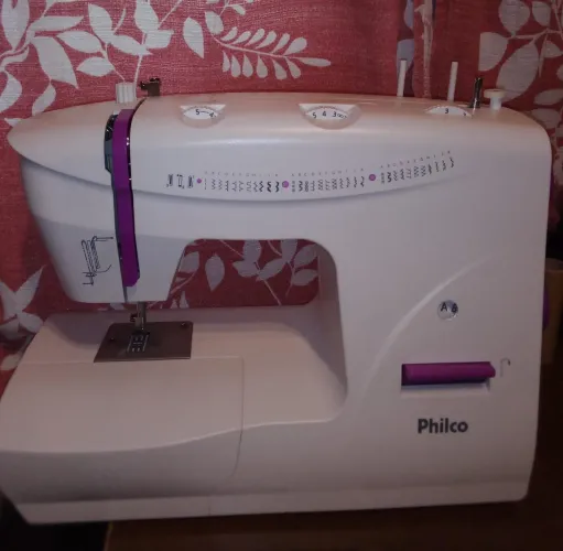 Maquina de Costura Portátil Philco PMC33B - NOVA