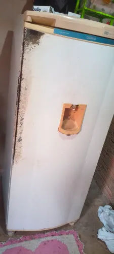 Vendo uma geladeira e uma frizzer
