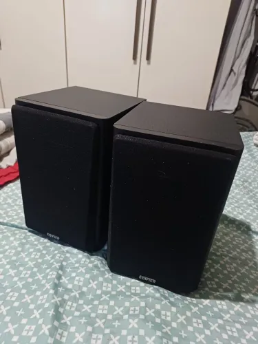 Monitores de áudio Edifier RT1000T4, em perfeito estado e pouco uso