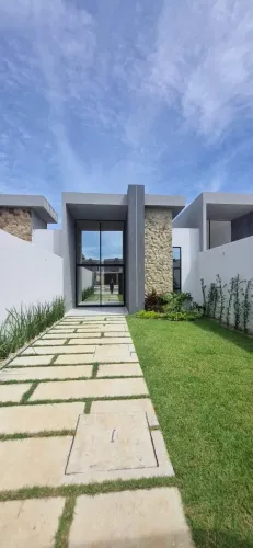 Casa em rua privativa com 3 suítes no Eusébio REF: 3422