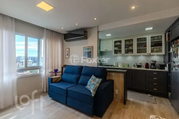 Foxter vende apartamento com 60m², 2 quartos, sendo 1 suíte e 1 vaga de garagem.