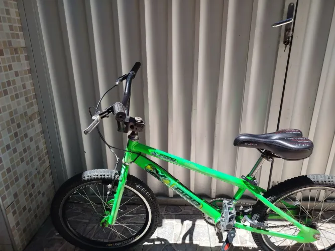 Bicicleta aro 20 BMX