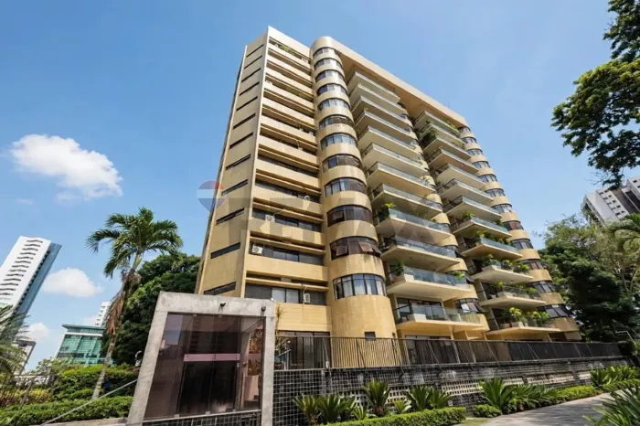 Seu Refúgio Luxuoso em Casa Forte, Ótimo Preço!