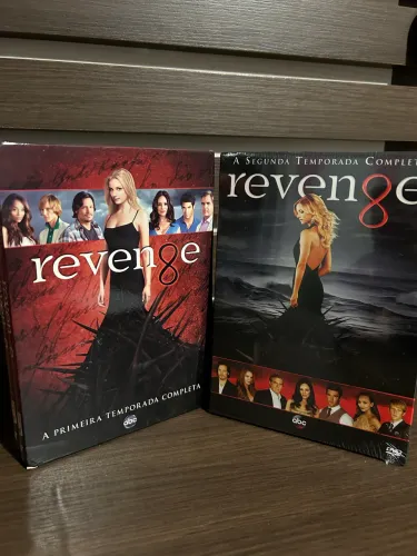 Vendo Box DVDs Revenge Lacrado!