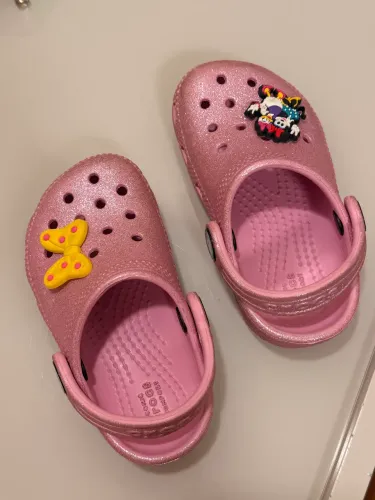 Vendo Crocs Rosa Gliter Infantil