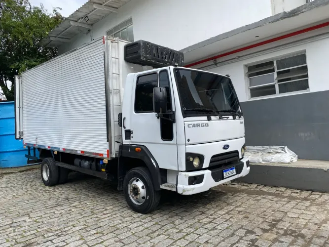Ford Cargo 1119 com baú frigorífico