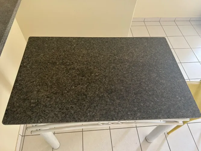 Mesa 4 lugares com tampo de mármore
