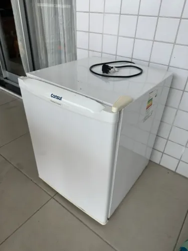 Refrigerador frigobar Consul compacto