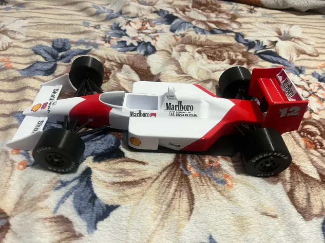 Miniatura mclaren mp4/4 ayrton senna