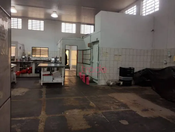 Salão Comercial para alugar de 150m² no Bairro Jardim Jóquei Clube em Ribeirão Perto com E