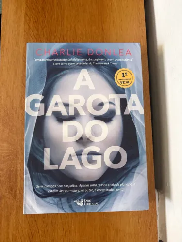 Livro a garota do lago