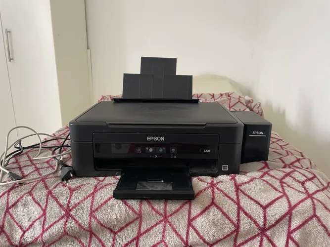 Vendo Impressora EPSON L220 - Funcionando (Com pequeno detalhe na impressão)