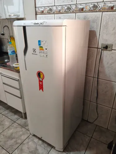 Geladeira Electrolux 1 Porta (Branca) - Excelente Estado e Super Econômica