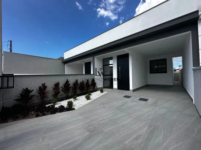 Casa Geminada com 2 Dormitórios - 1 Suíte - Sao José - SC