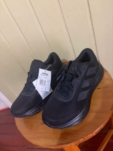 Tênis Adidas
