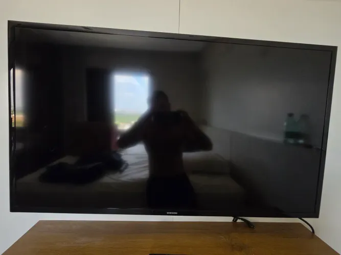 Smart TV Samsung 40" com painel e Google Chrome cast