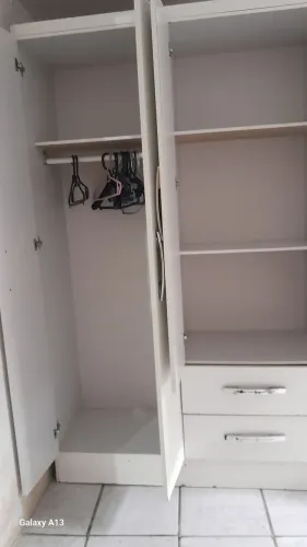 GUARDA-ROUPAS USADO EM BOM ESTADO!