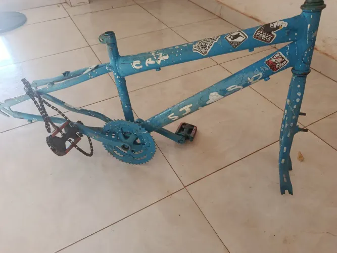 Quandra e roda de bicicleta aro 24 reduzido