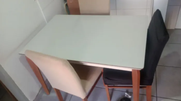 Mesa com 4 cadeiras