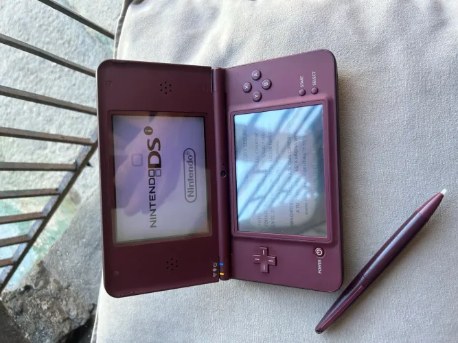 NINTENDO DSi XL VERMELHO VINHO + CARREGADOR