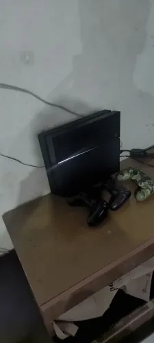 PlayStation 4 Black piano