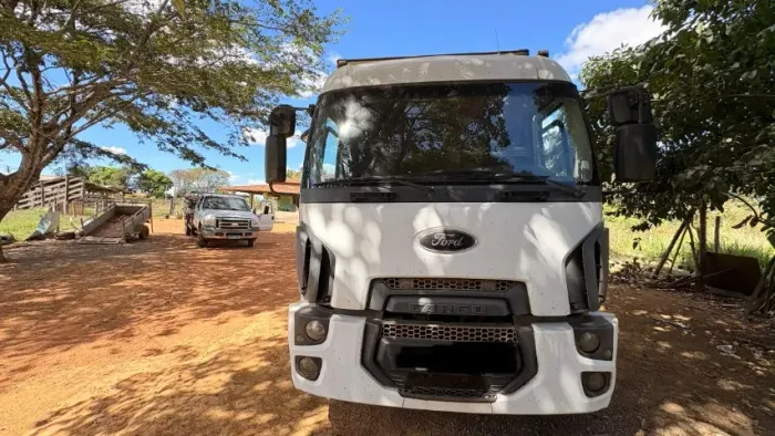 FORD CARGO 2429 6X2 BAÚ