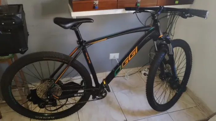 Bicicleta Oggi Big Wheel 7.2 Shimano Deore 11v Suspensão RockShox