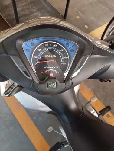 Honda bis muito boa está nova uso somente pra ir pro trabalho