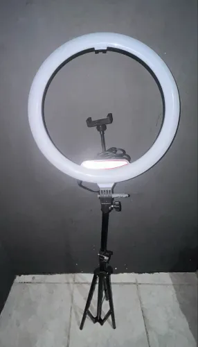 Ring light com tripé e suporte de celular
