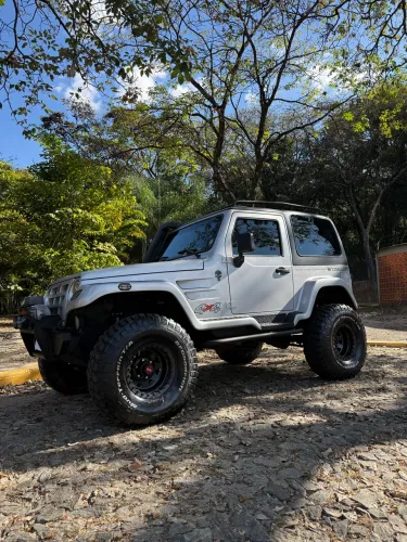 Troller T-4 4X4 3.0 TB Int. Cap. Rígida Diesel 2011