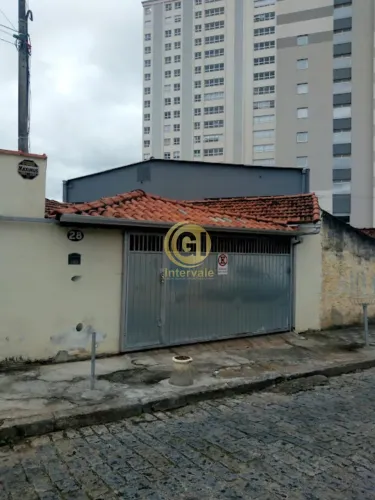 CASA COM EDÍCULA NO CENTRO DE JACAREÍ ÁREA COMERCIAL E RESIDENCIAL