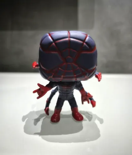 Boneco miniatura homem aranha miles morales