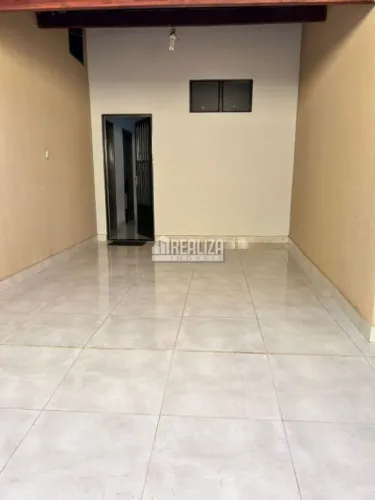 Casa à venda no bairro Irmãos Soares em Uberaba - 2 dormitórios, móveis planejados