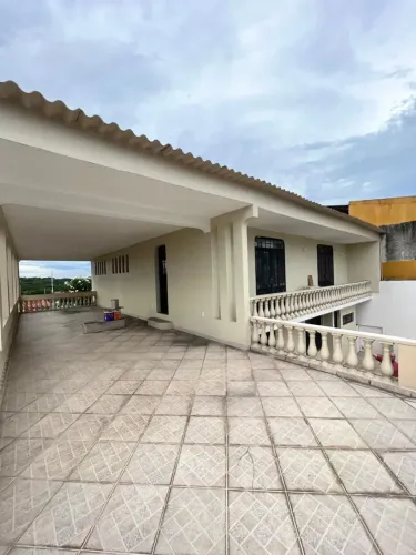Casa para Aluguel Residencial e Comercial no Parque 10 próximo ao Material de Construção C