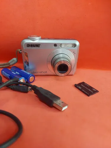 Câmera Sony Cyber-Shot S650 funcionando
