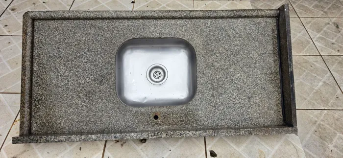 Pedra de pia em Granito com cuba de inox
