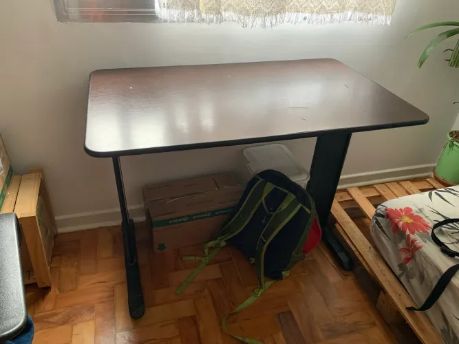 mesa escritório / quarto marrom 