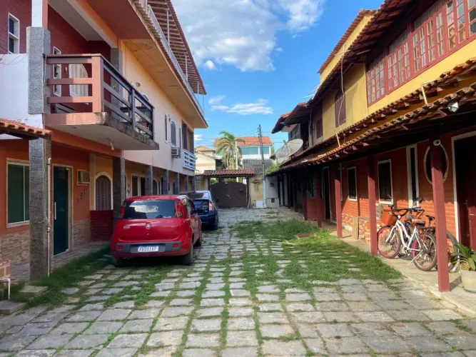 Triplex em Condomínio, a poucos metros da praia de Itaúna